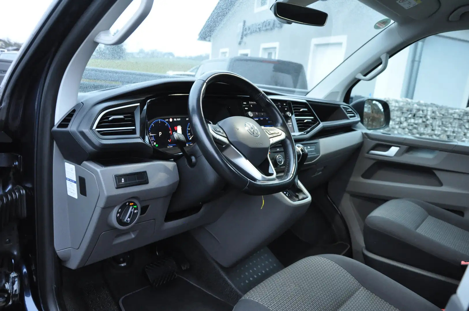 Volkswagen T6.1 Transporter Transvan 4 Motion 5 Sitze AHK LED Multi DSG Bleu - 2