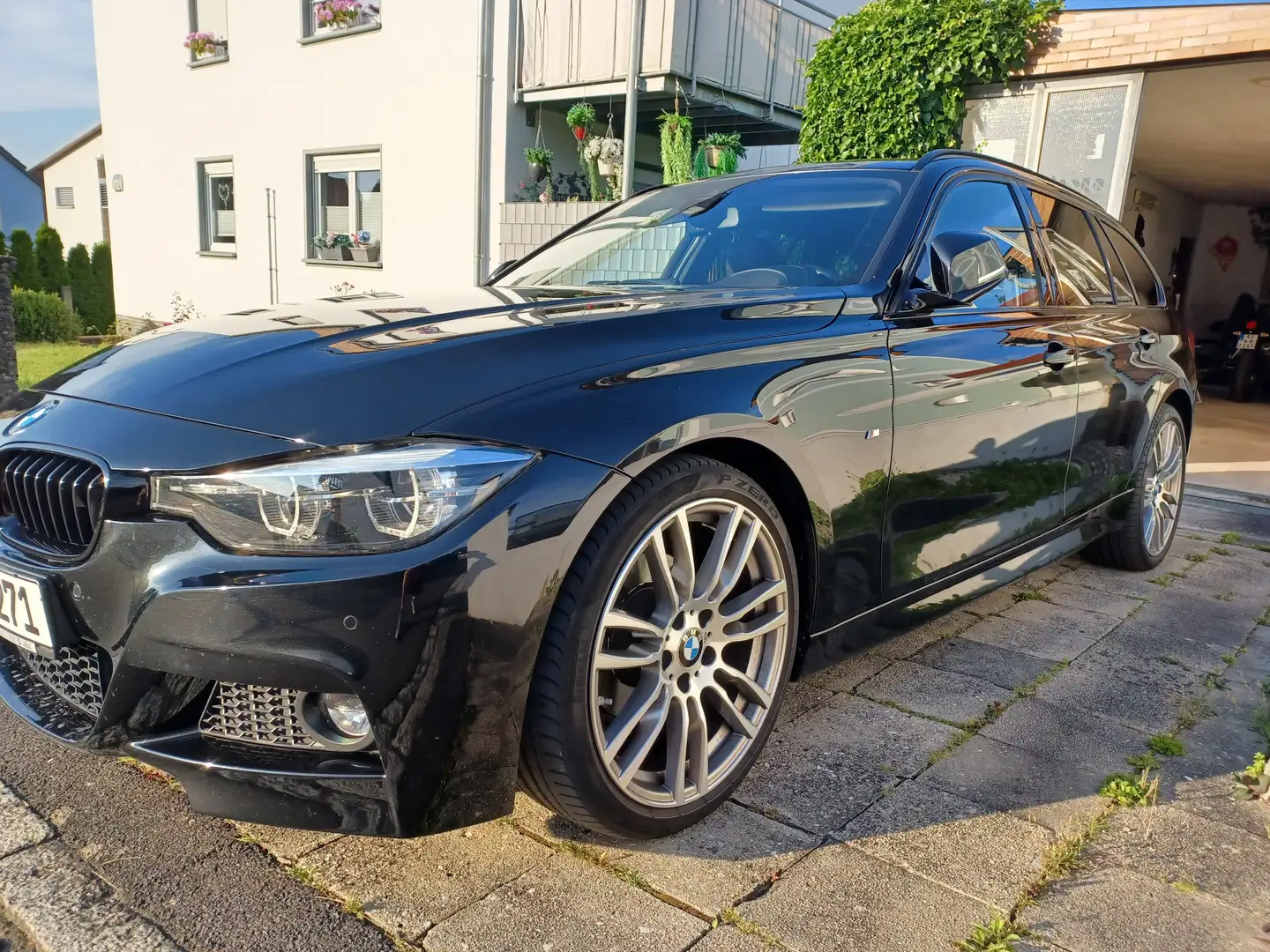 BMW 318 318d Touring Edition M Sport Shadow Schwarz - 1