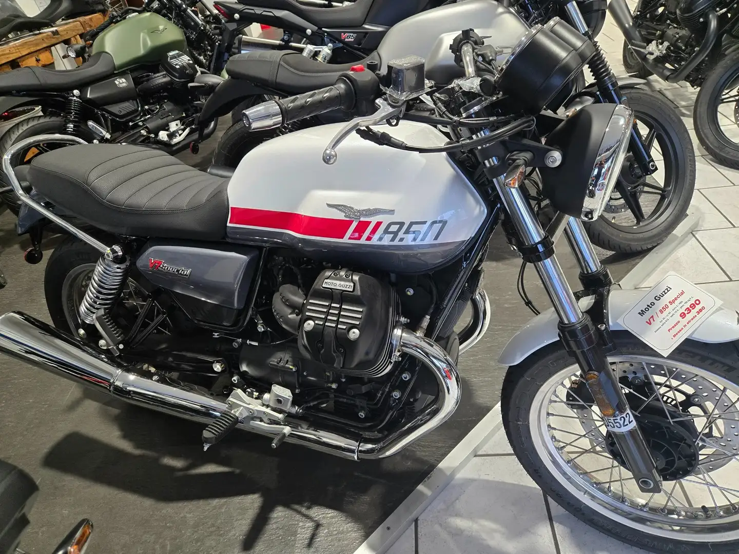 Moto Guzzi V 7 NEW V7 850 EURO 5 ABS Bianco - 1