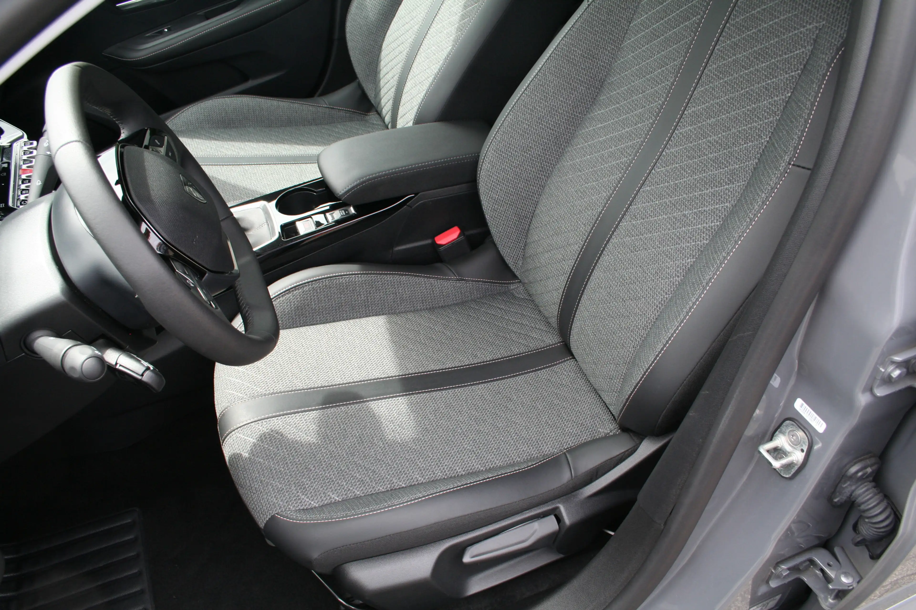 Peugeot 208 Allure 100PS | 360°-Kamera | Navigation — photo 14