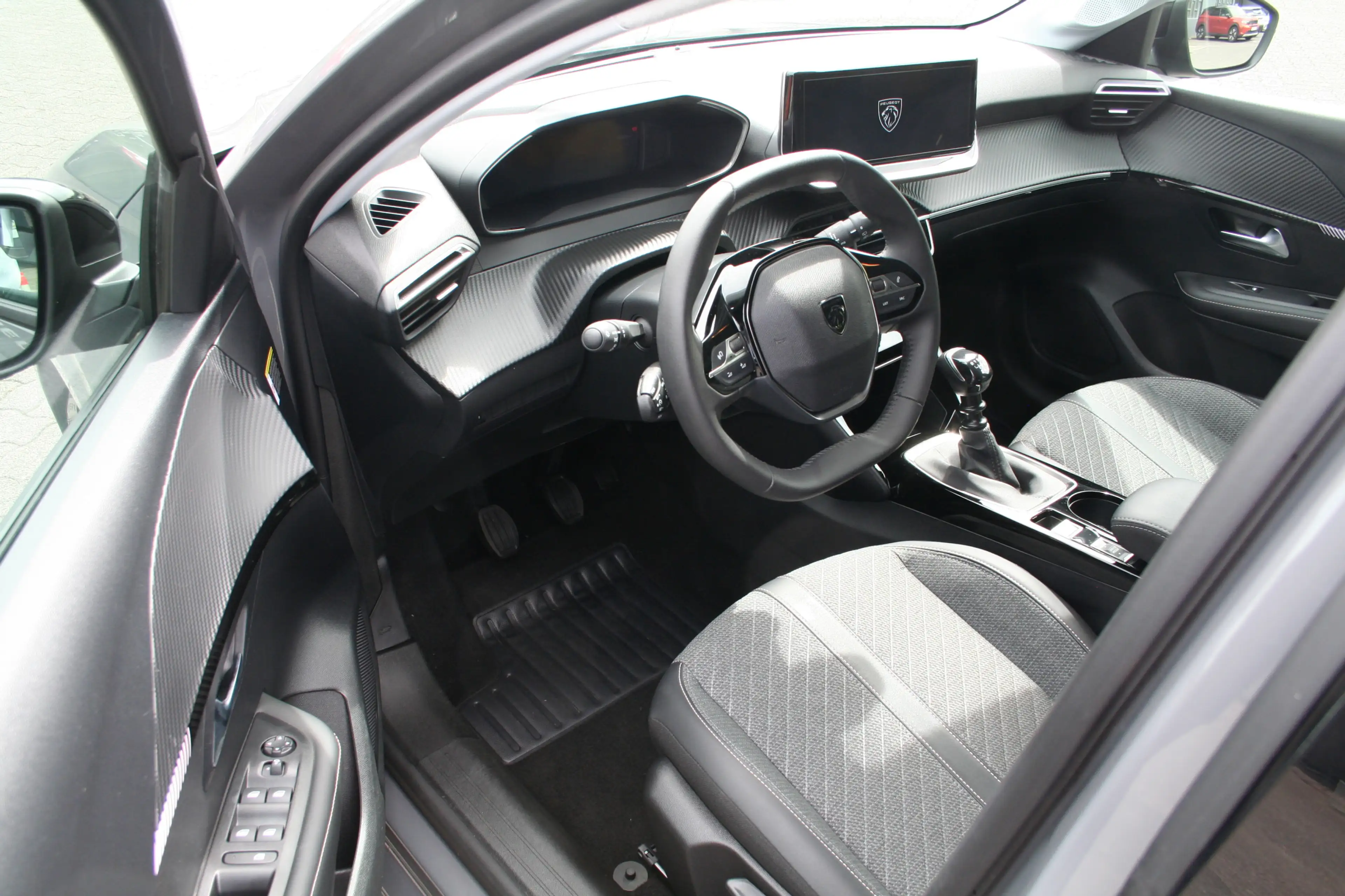 Peugeot 208 Allure 100PS | 360°-Kamera | Navigation — photo 12