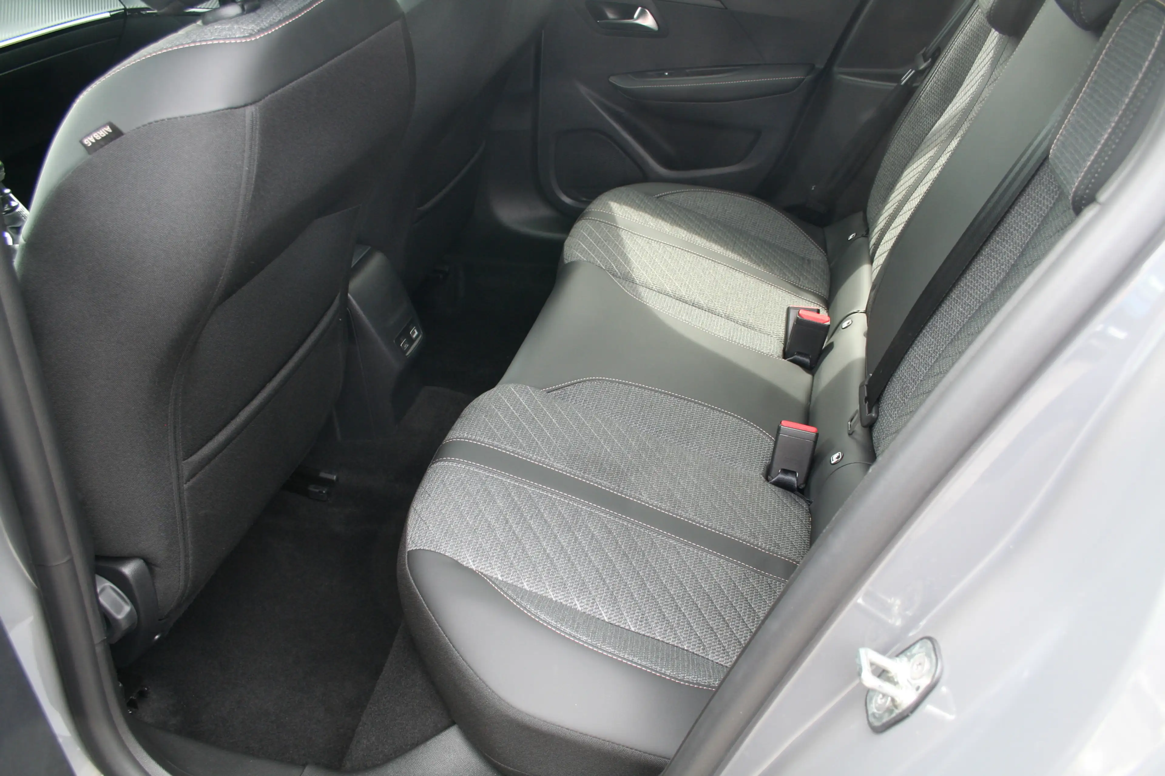 Peugeot 208 Allure 100PS | 360°-Kamera | Navigation — photo 11