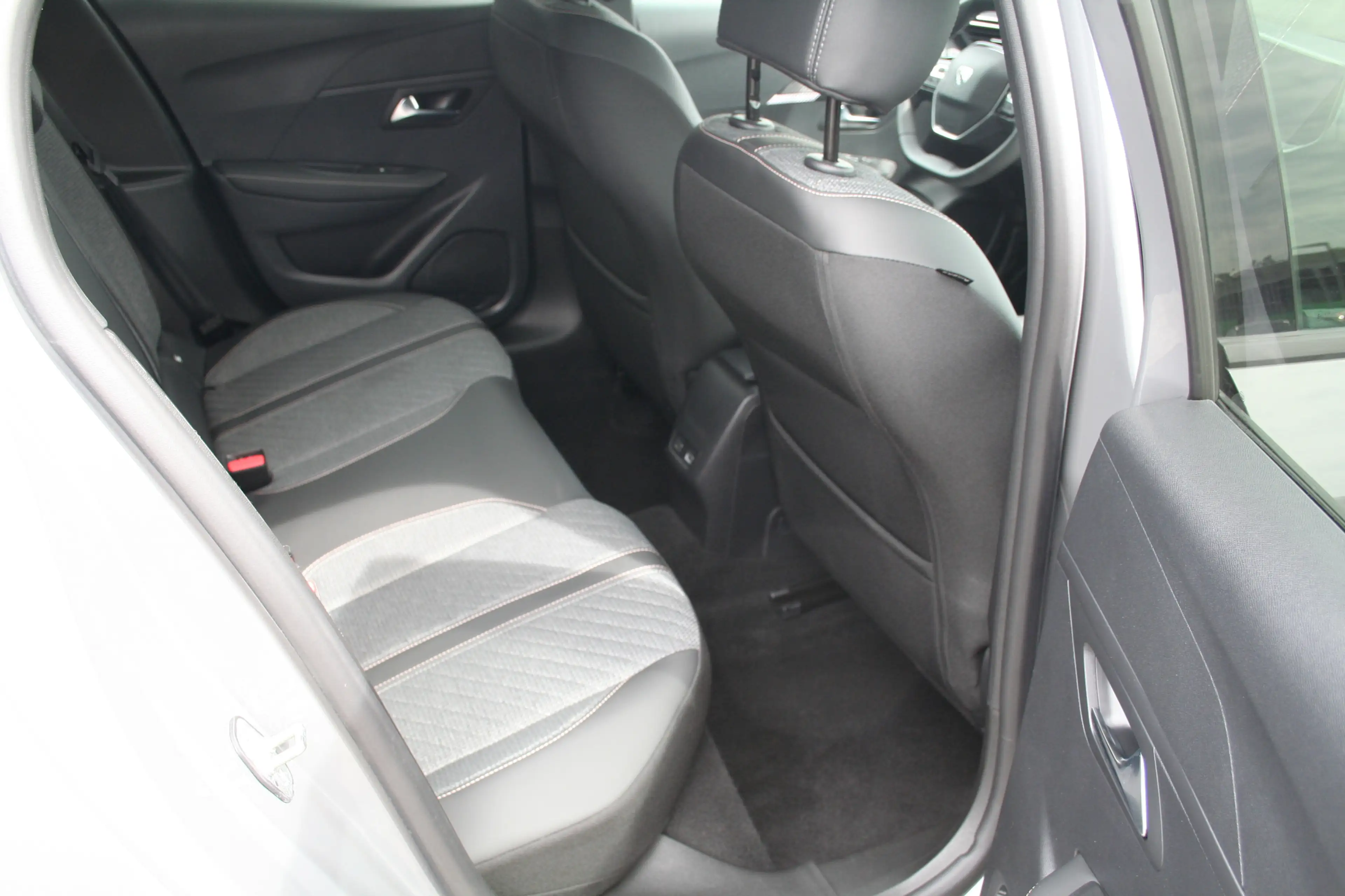 Peugeot 208 Allure 100PS | 360°-Kamera | Navigation — photo 15