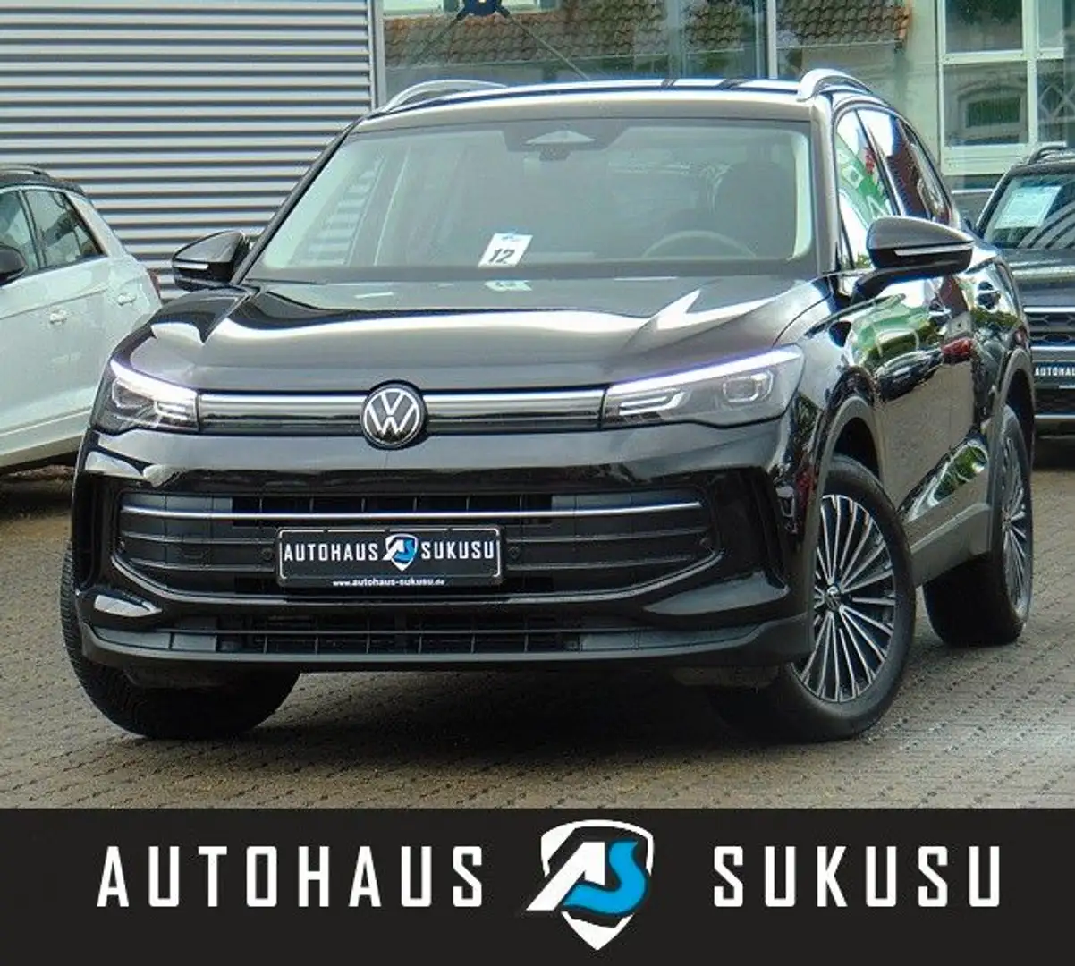 Volkswagen Tiguan 2.0 TDI DSG Life - Kamera - LED - ACC - Zwart - 1