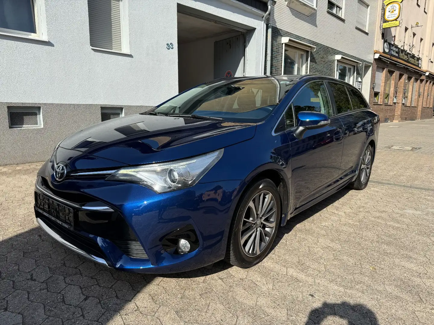 Toyota Avensis Touring Sports Edition-S+ *Kamera/AHK* Blau - 1