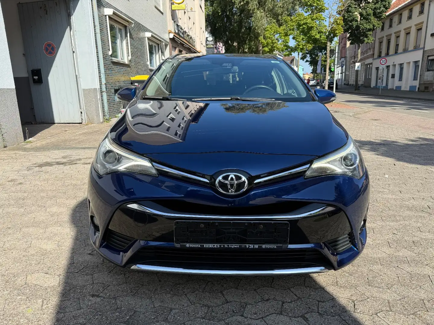 Toyota Avensis Touring Sports Edition-S+ *Kamera/AHK* Blau - 2