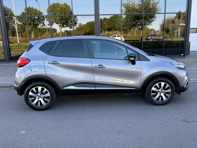 Renault Captur view 3