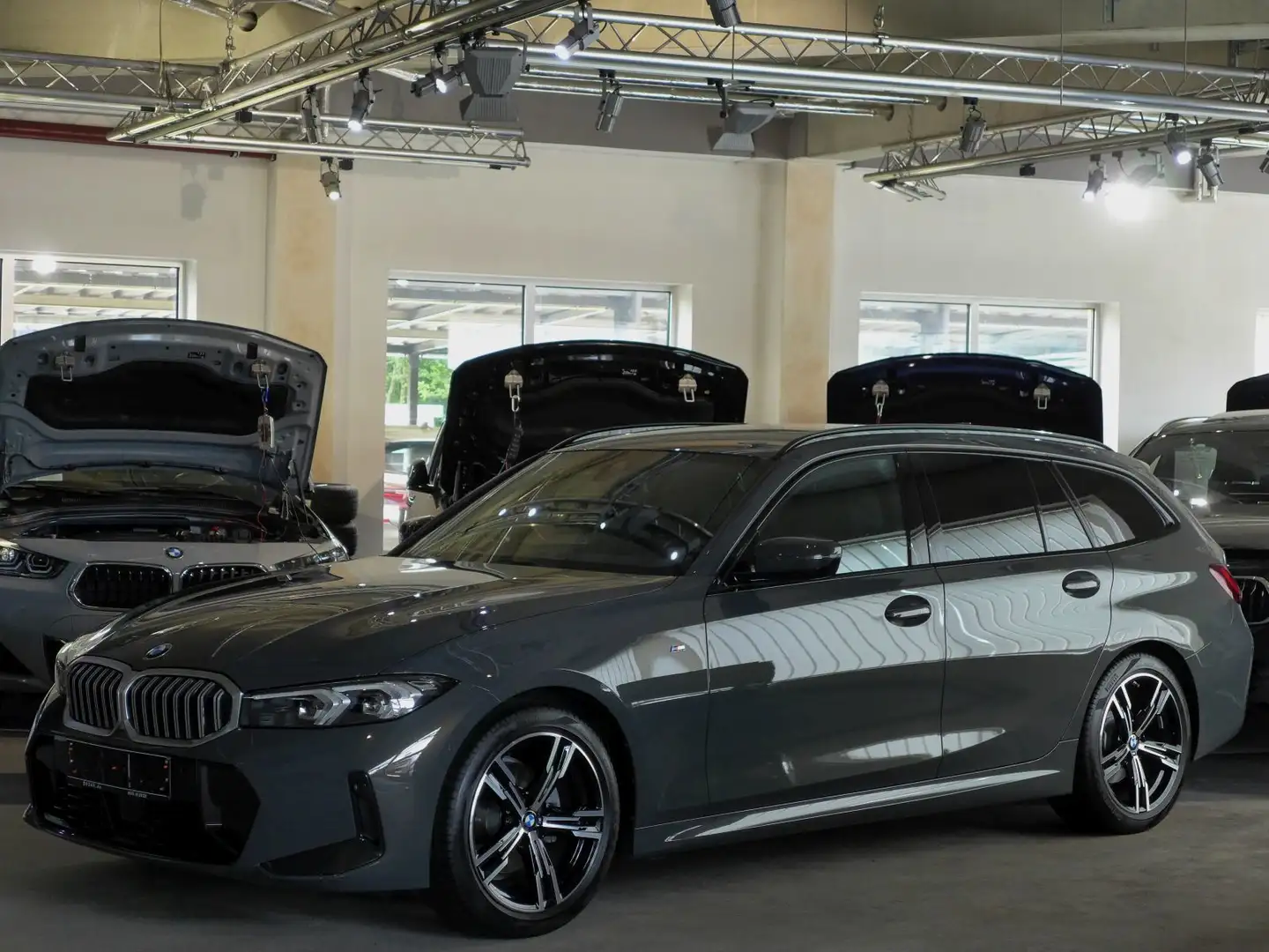 BMW 320 320d xDrive MSport AHK,HUD,St.Heiz.,ak.Tempomat Grau - 2