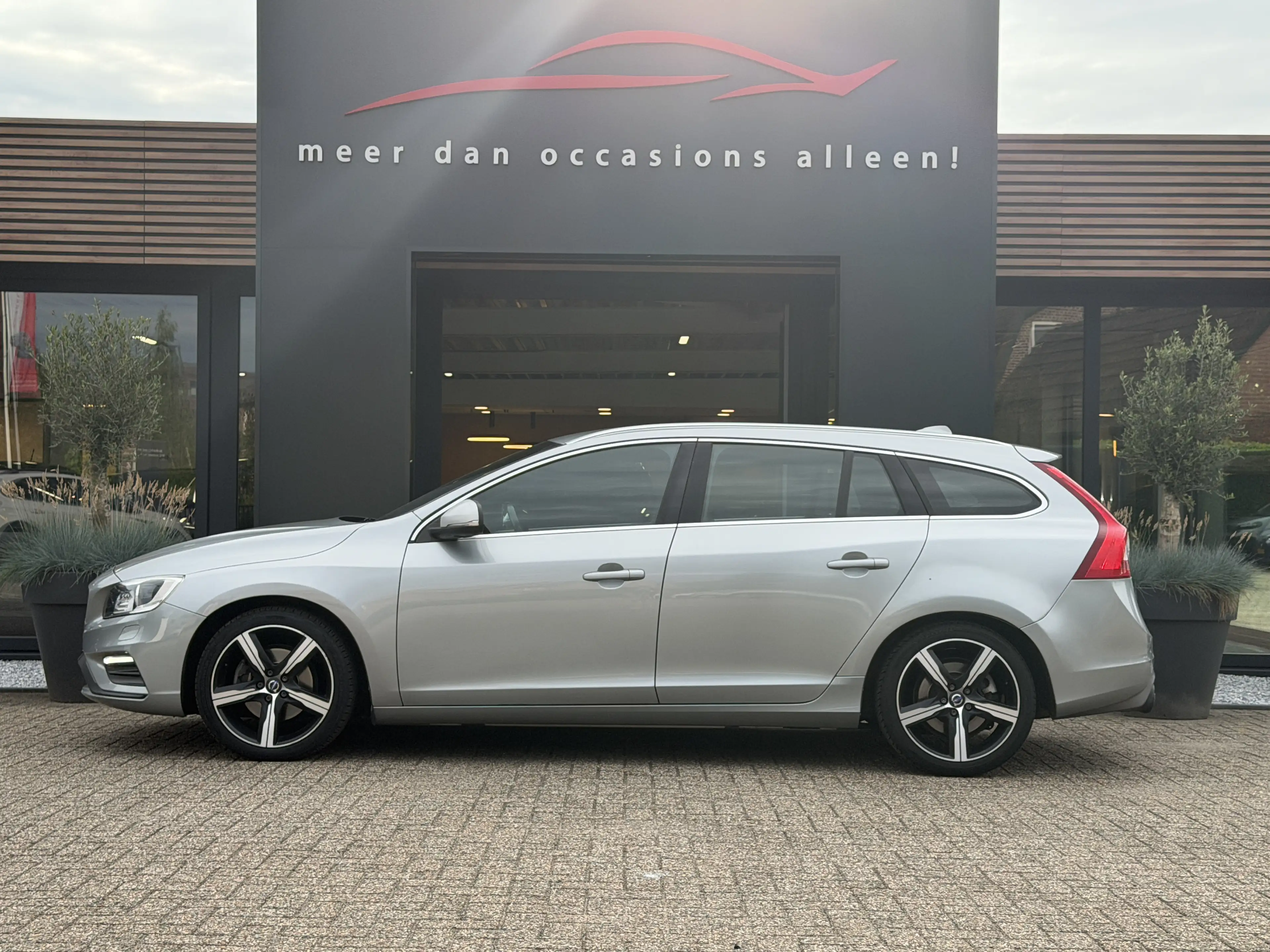 Volvo V60 T3 Summum — photo 7