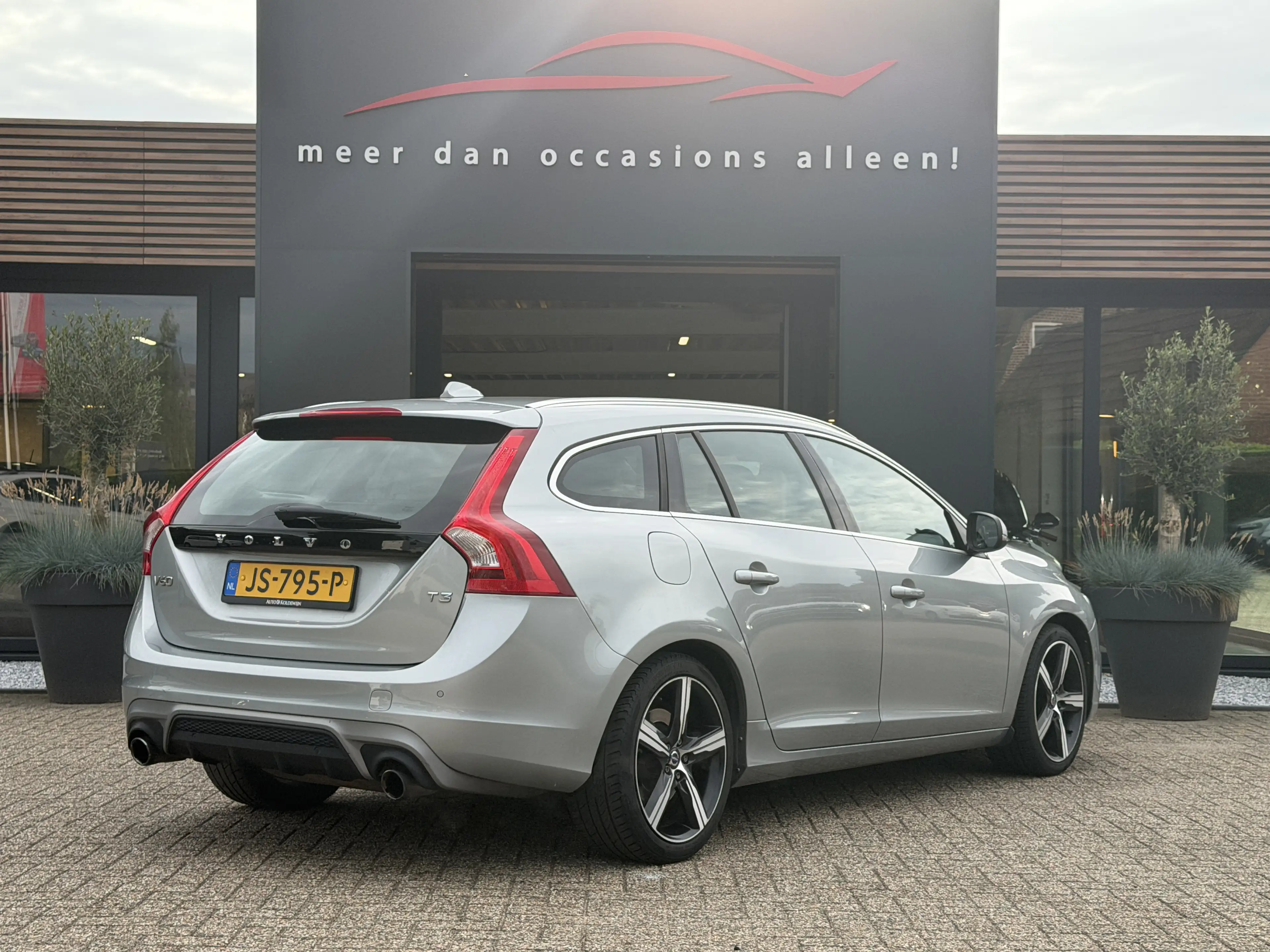 Volvo V60 T3 Summum — photo 3