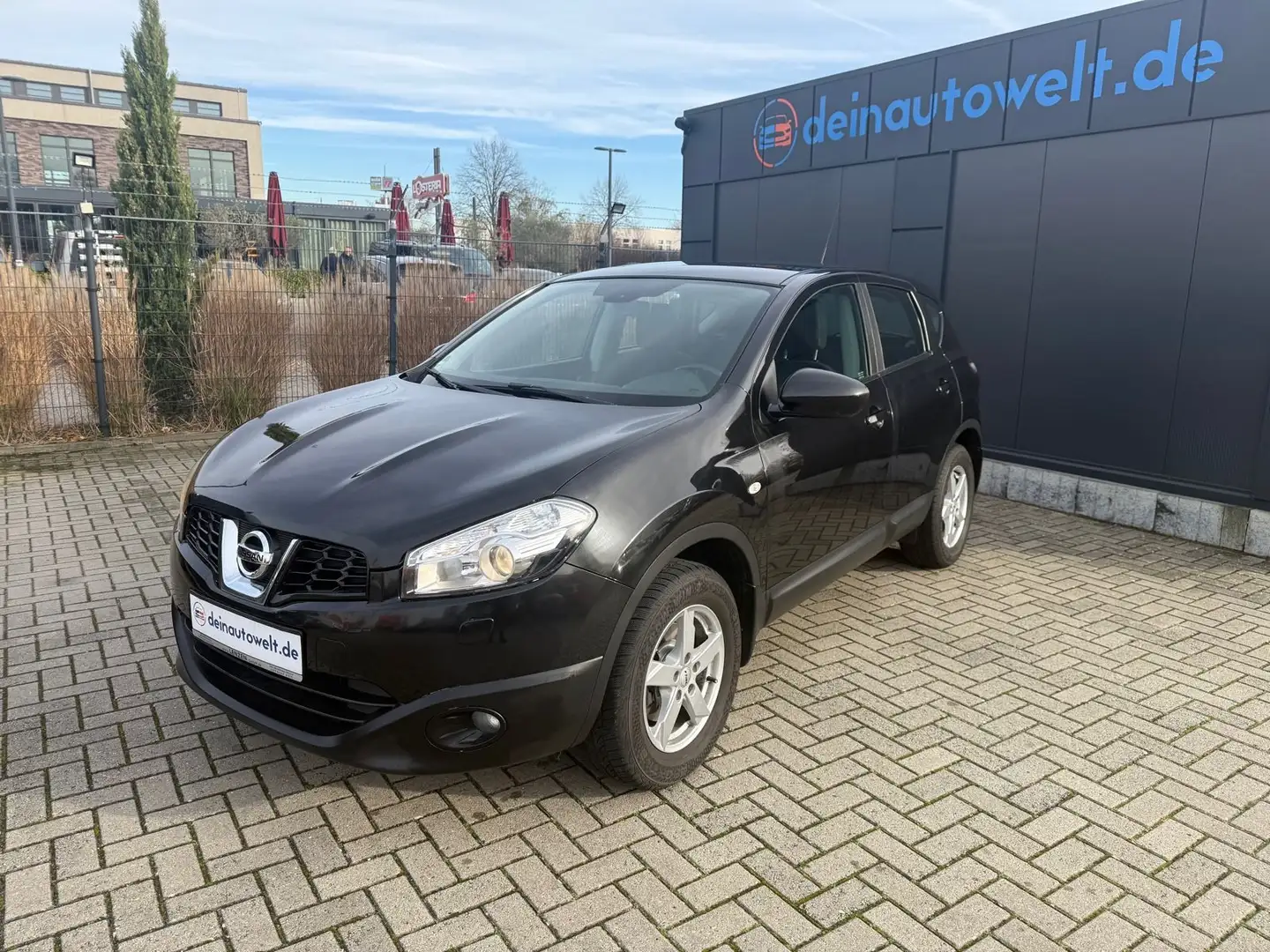 Nissan Qashqai Schwarz - 1