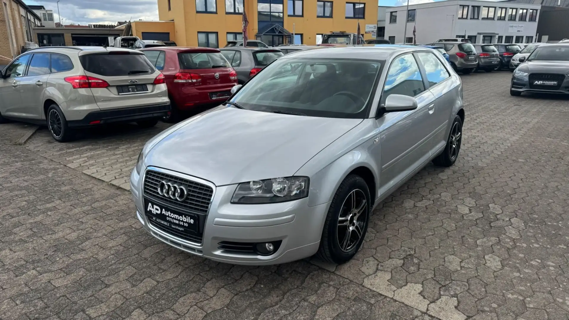 Audi A3 1.6 Attraction 2.Hand 133 TKM Tüv Neu Silber - 1