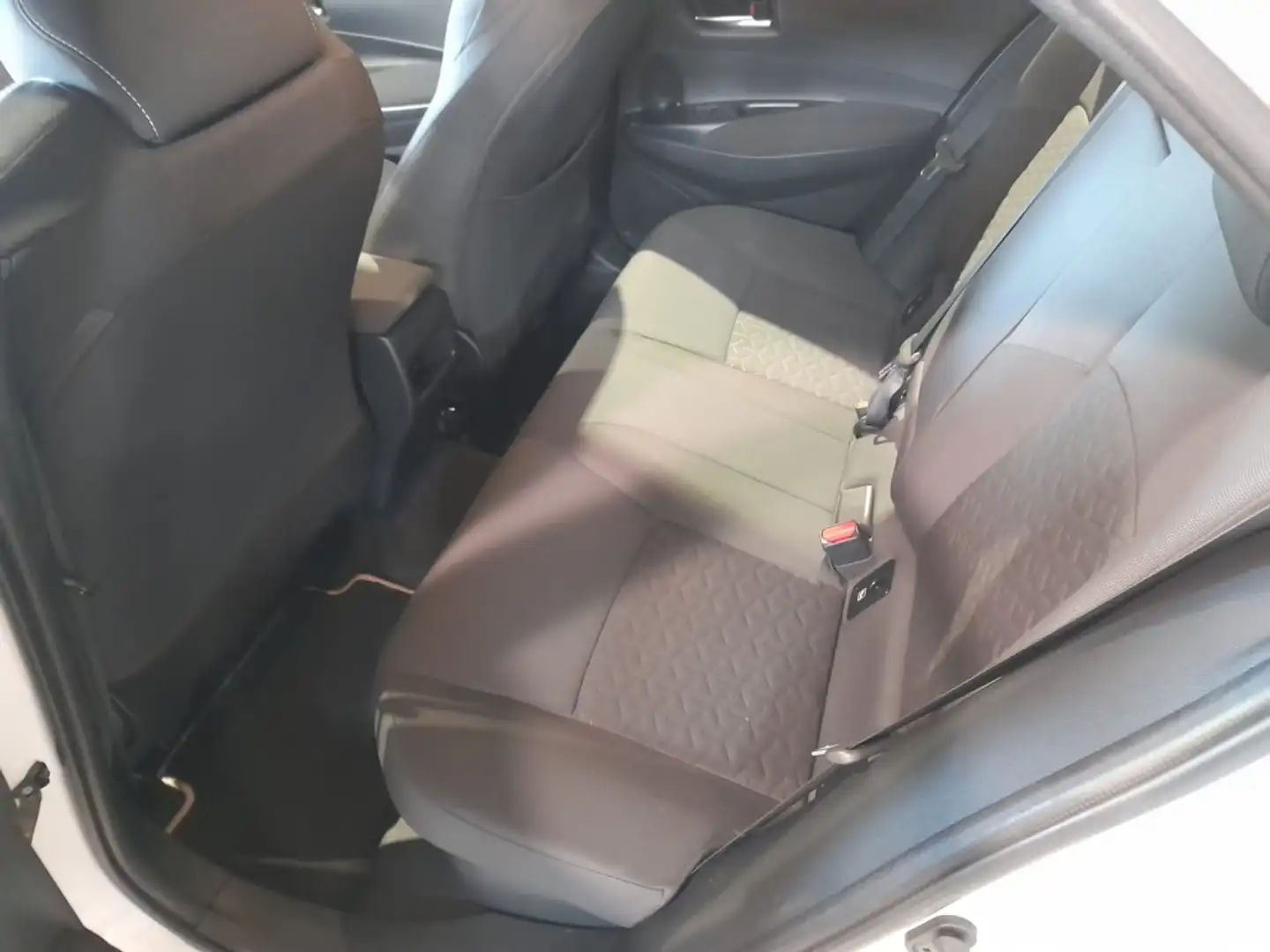 Toyota Corolla 125H Active Tech Blanco - 2