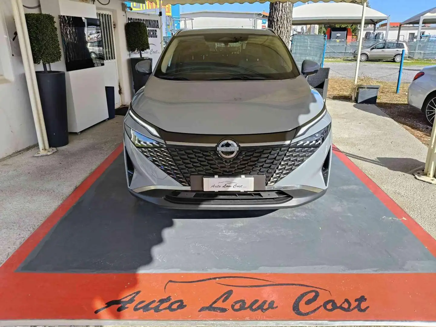 Nissan Qashqai MHEV 140 CV N-Connecta Gris - 2