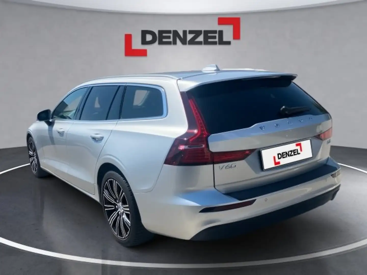 Volvo V60 D3 Momentum Pro Silber - 2