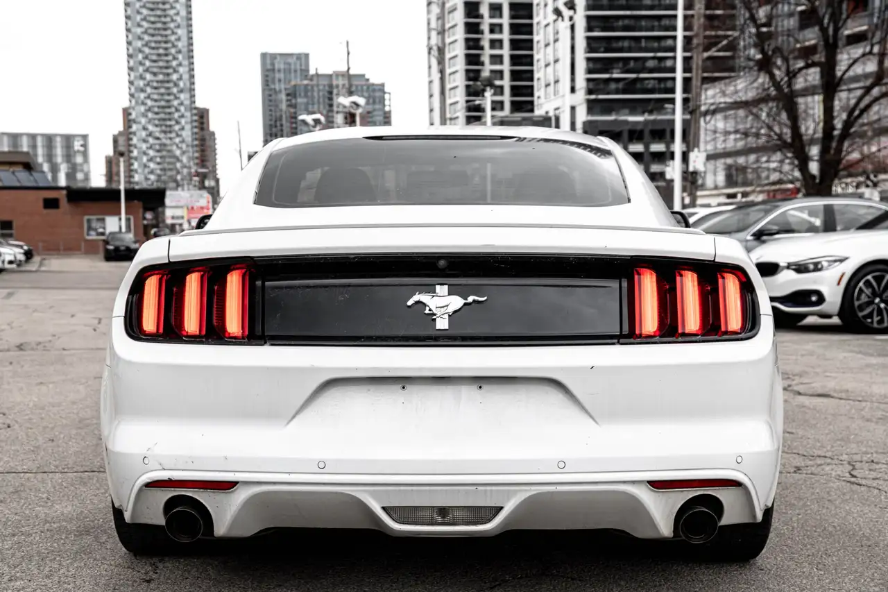Ford Mustang снимка Ford Mustang