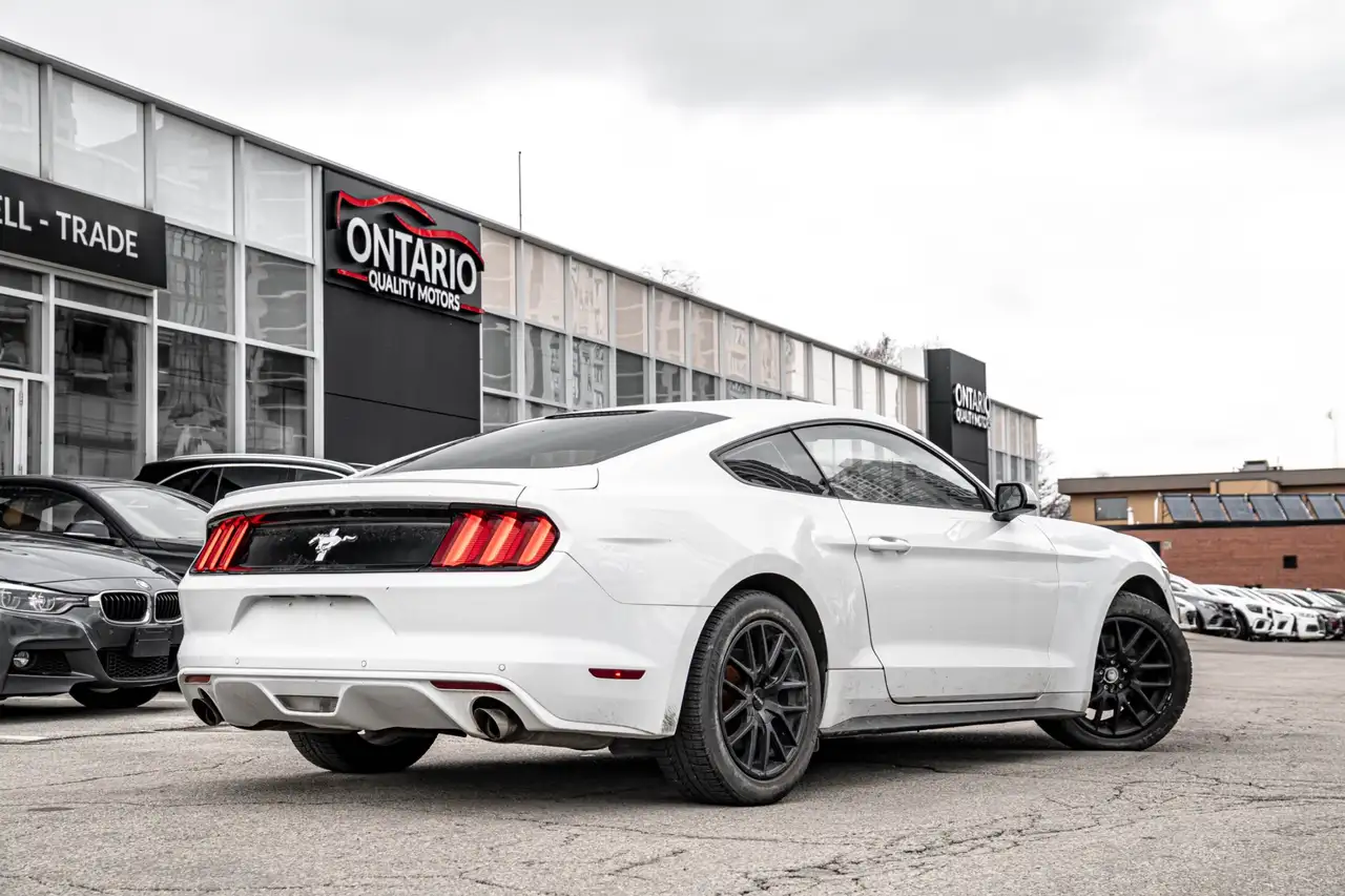 Ford Mustang снимка Ford Mustang