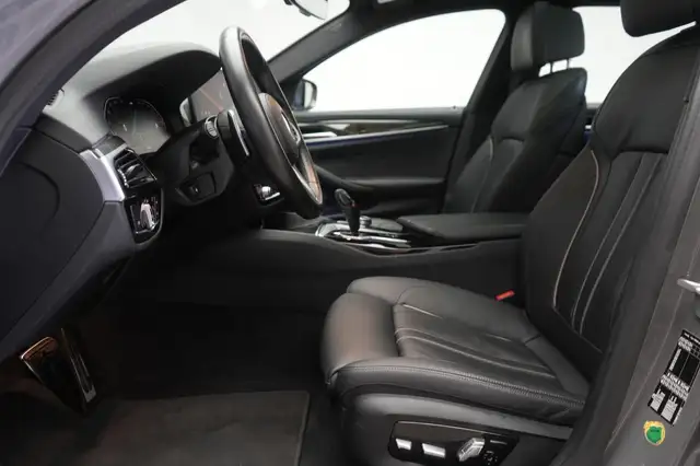 BMW 5 Series view 11