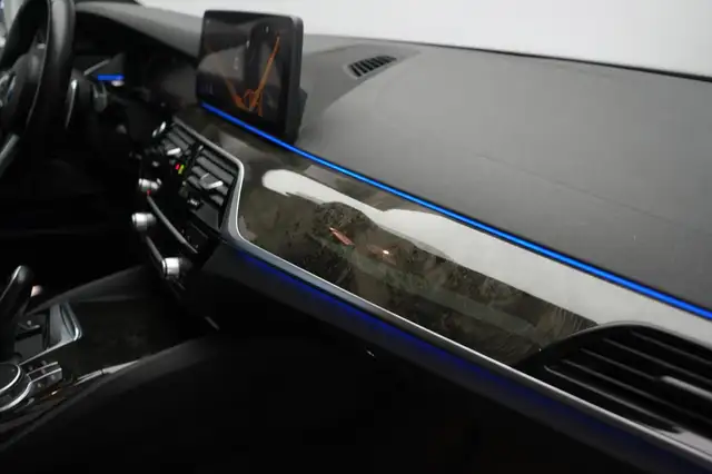 BMW 5 Series view 9