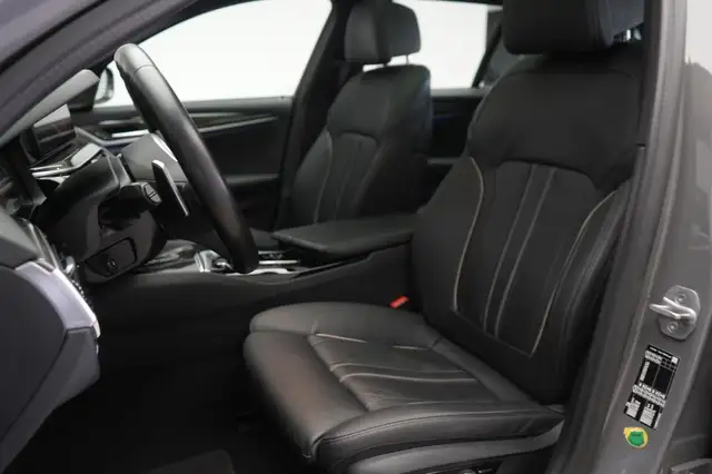 BMW 5 Series view 12