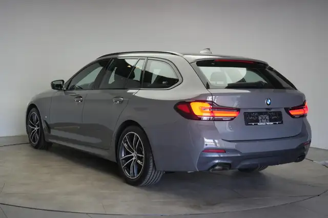 BMW 5 Series view 6