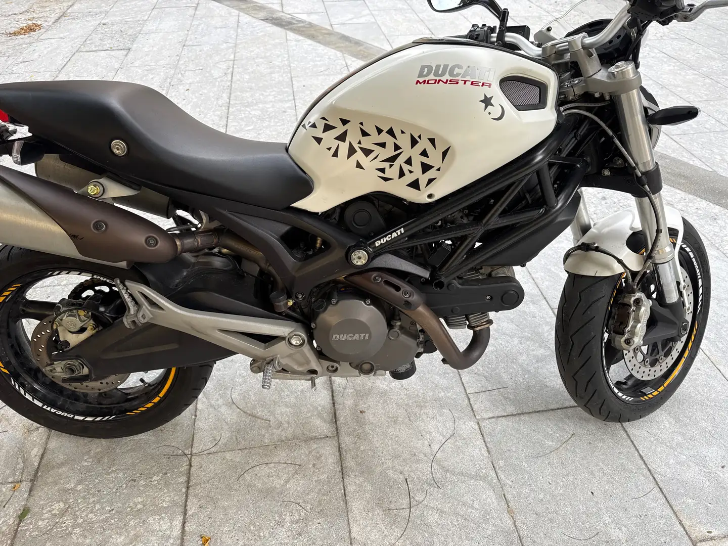Ducati Monster 696 Sport Alb - 2