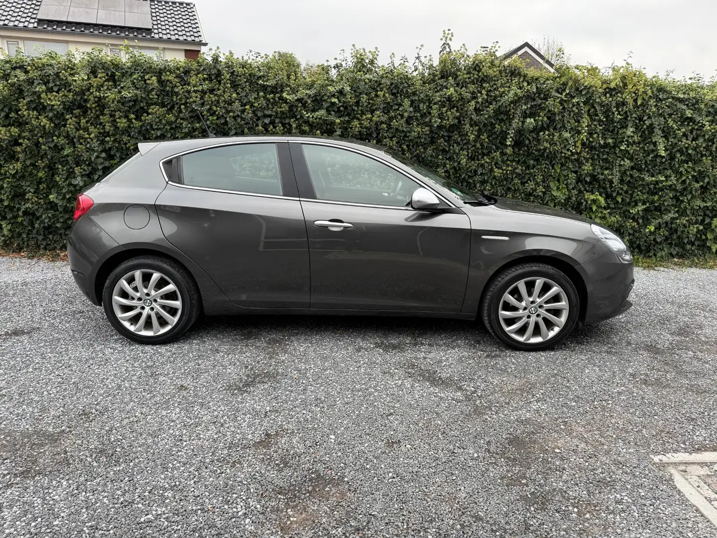 Alfa Romeo Giulietta 1.4 T Distinctive | Autom. Airco | Cruise Control Grau - 2