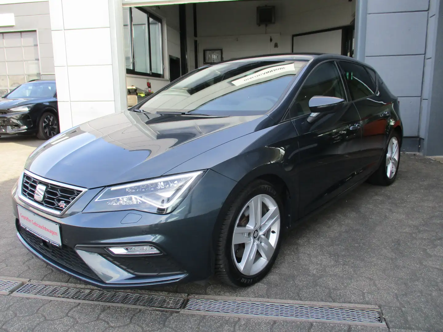 SEAT Leon 2.0 TSI DSG OPF FR Grijs - 1