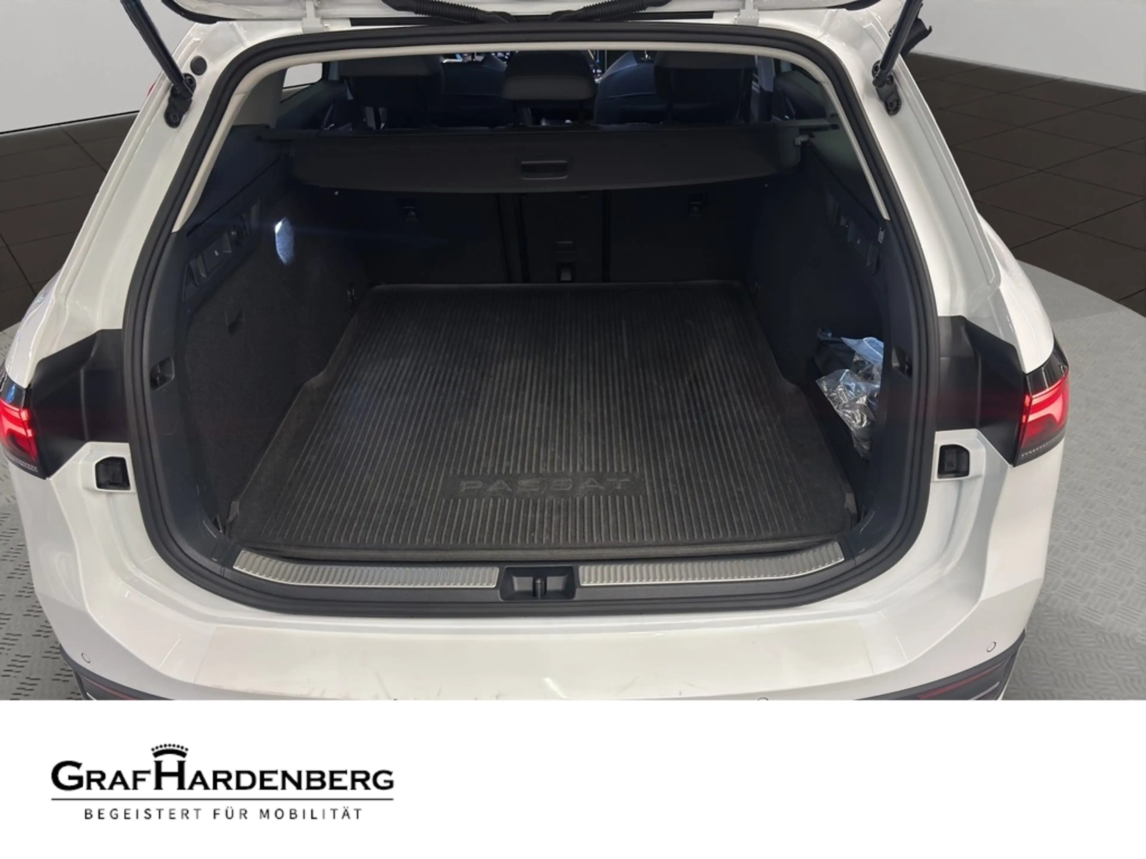 Volkswagen Passat Variant Business 2.0 TDI DSG AHK Navi 360°Kamera — photo 11