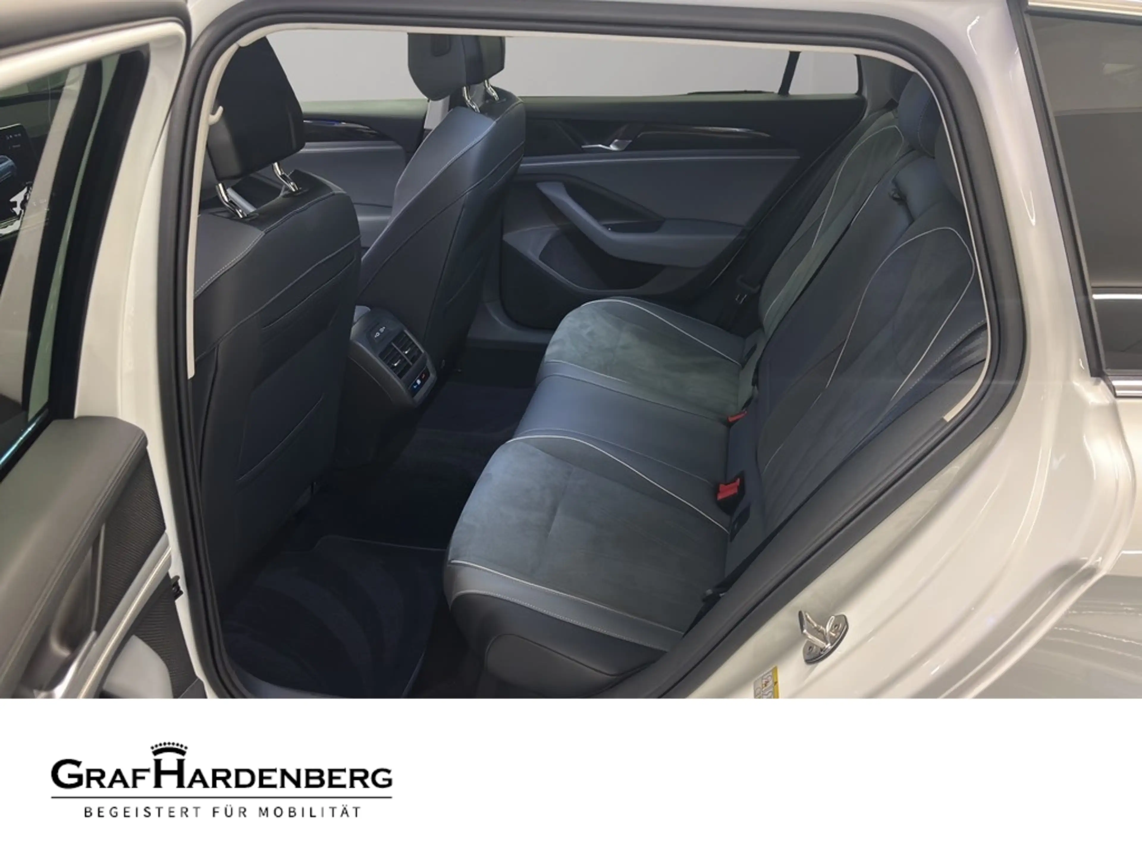 Volkswagen Passat Variant Business 2.0 TDI DSG AHK Navi 360°Kamera — photo 6
