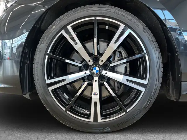 BMW 5 Series view 7