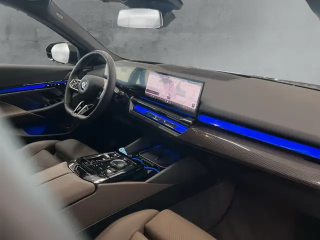 BMW 5 Series view 12