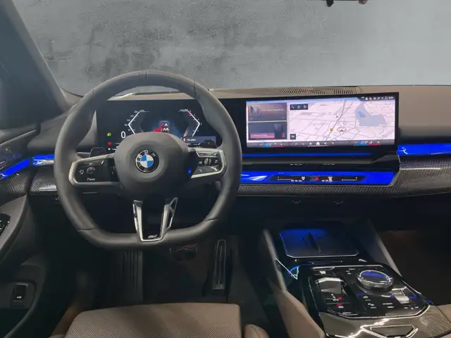 BMW 5 Series view 10