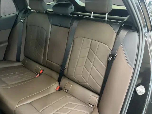 BMW 5 Series view 13