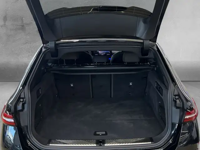 BMW 5 Series view 15