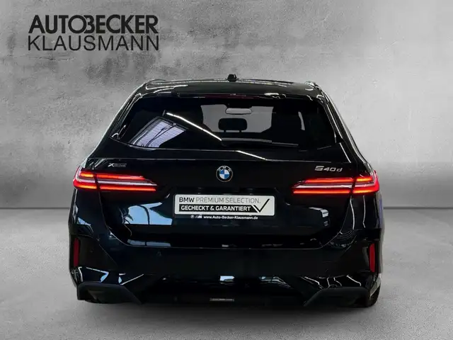 BMW 5 Series view 6