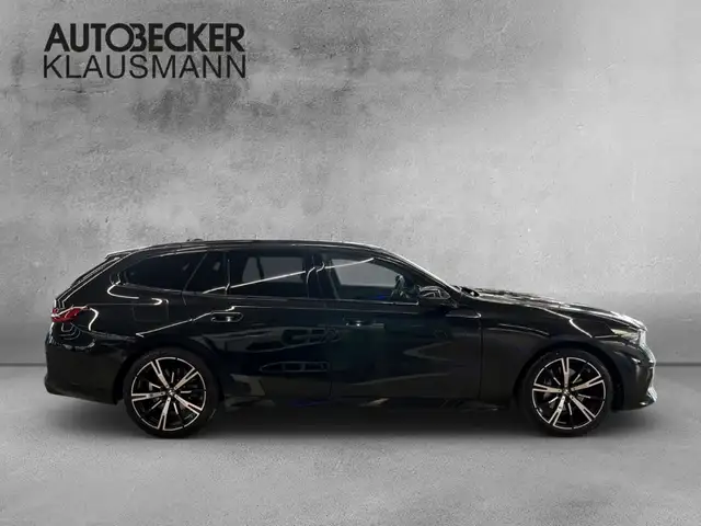 BMW 5 Series view 4
