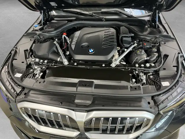 BMW 5 Series view 14