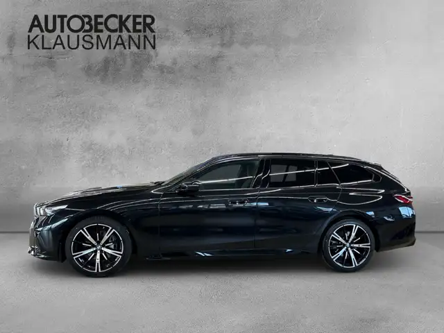 BMW 5 Series view 3