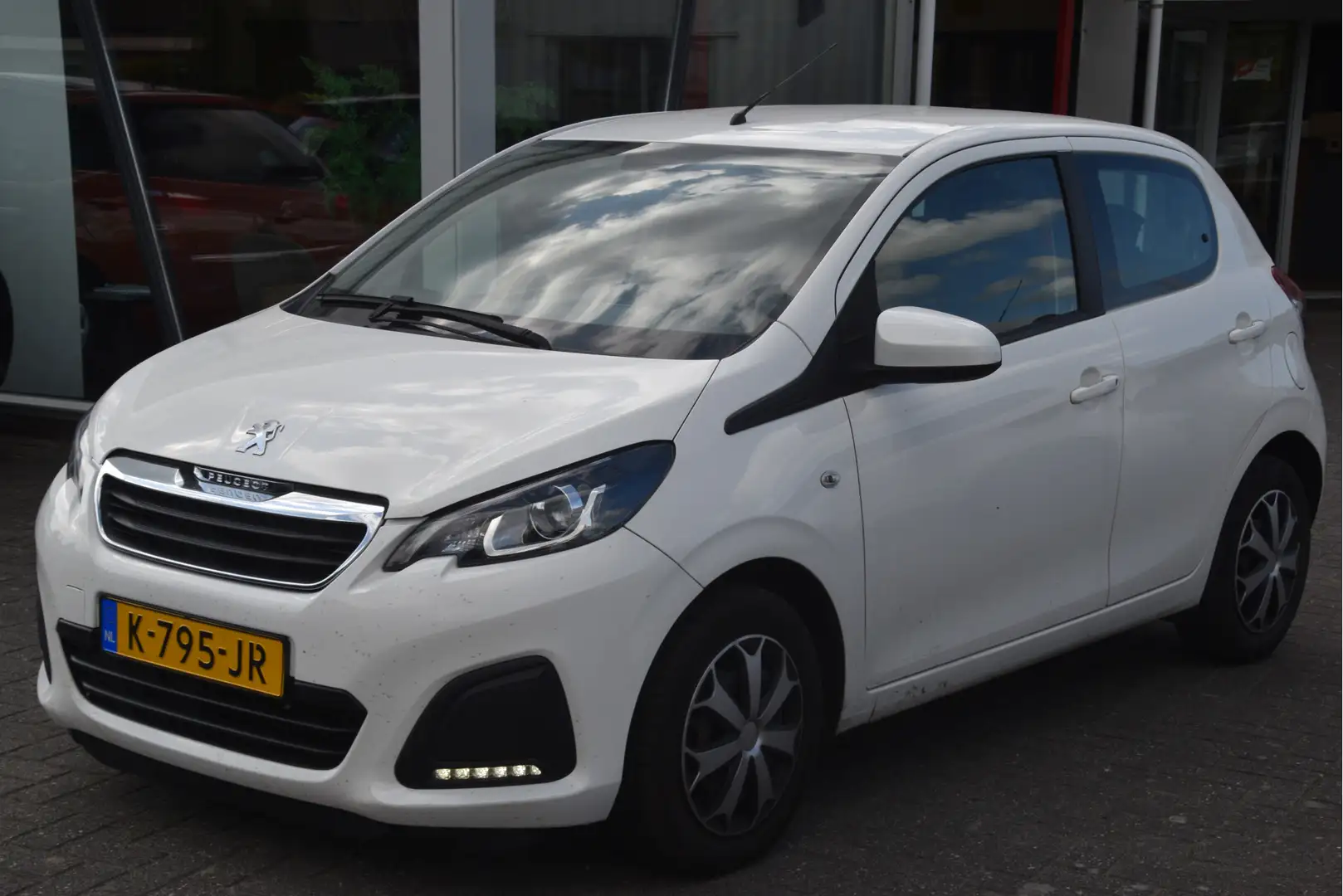 Peugeot 108 1.0 e-VTi Active Airco | Touchscreen | Camera | Bl Wit - 2