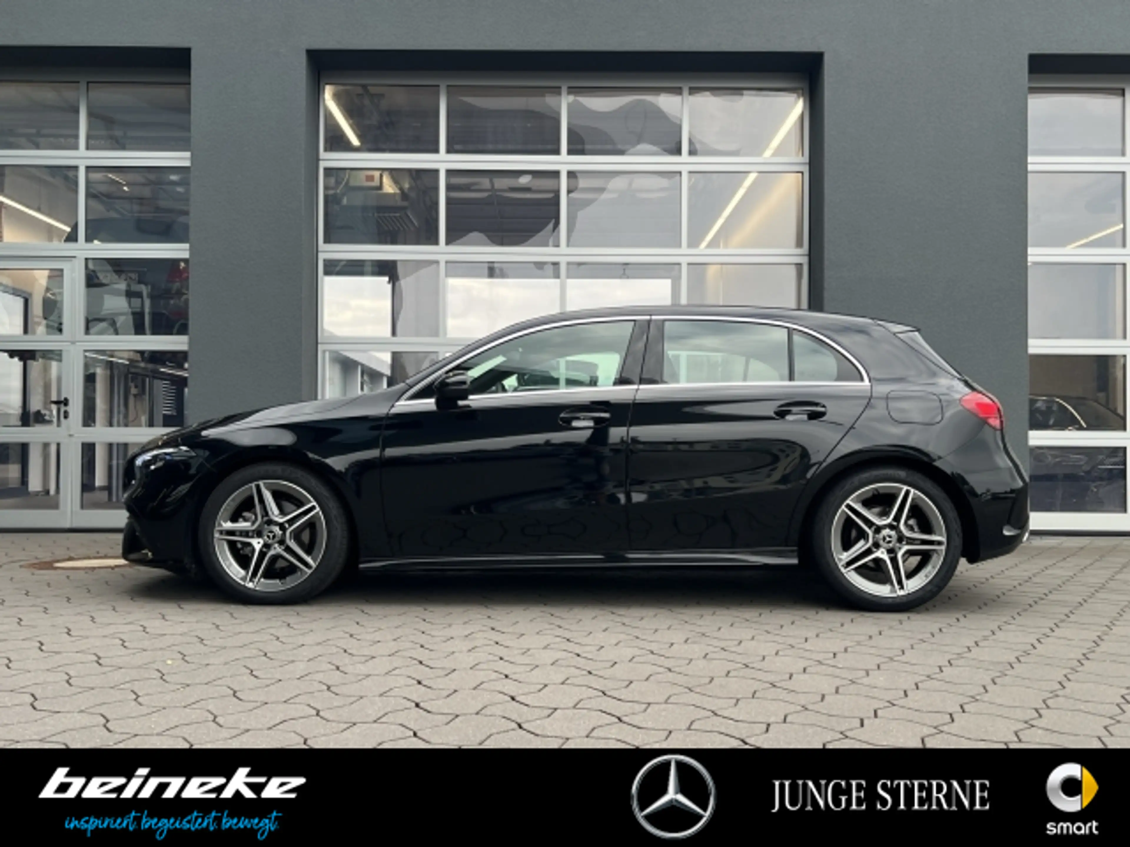 Mercedes-Benz A 180 A 180 AMG Line Pano Multibeam Rüka Totw Carplay — photo 3