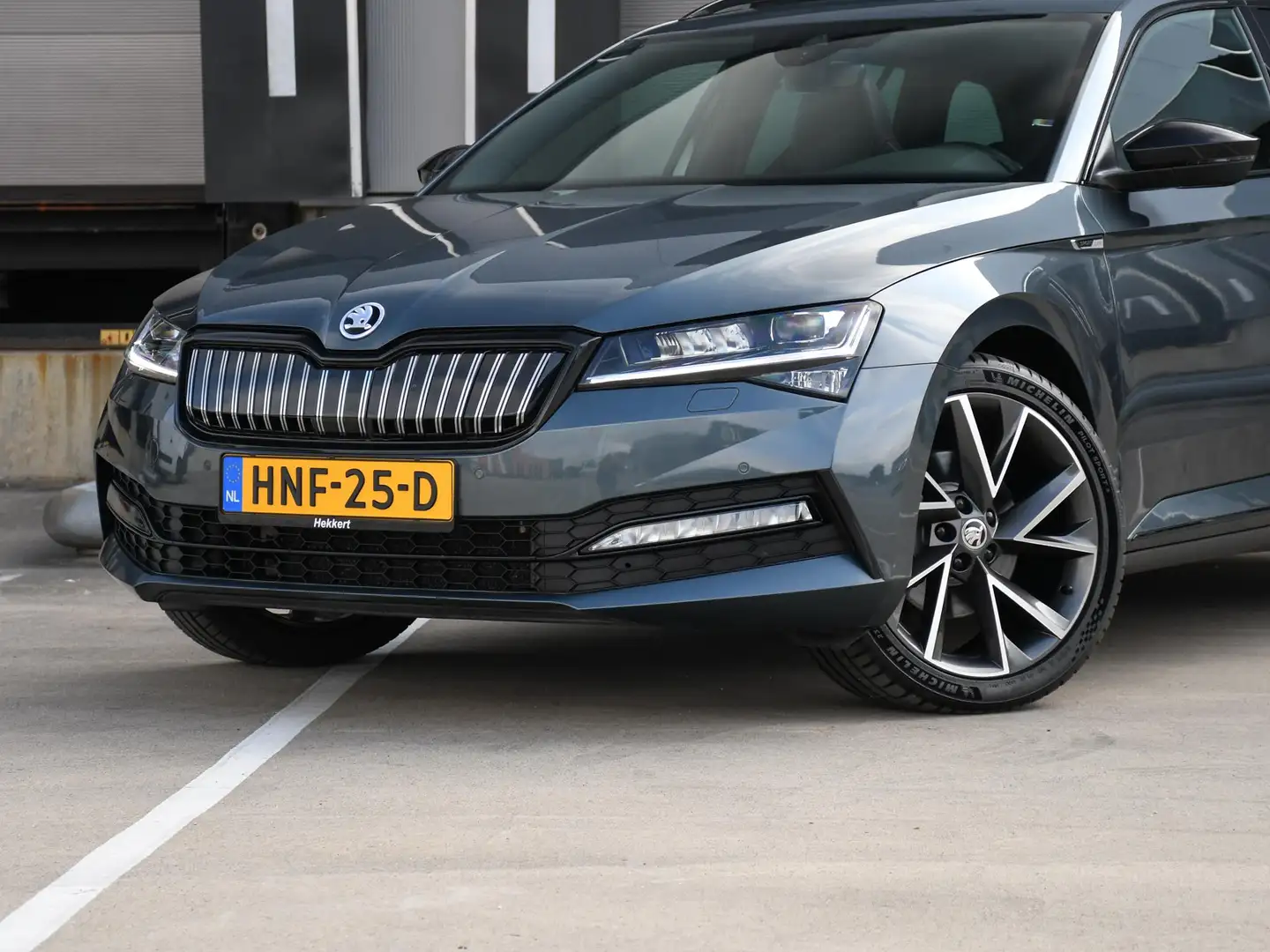 Skoda Superb Combi Sportline Business iV 1.4 TSI PHEV 218pk Aut Gri - 2