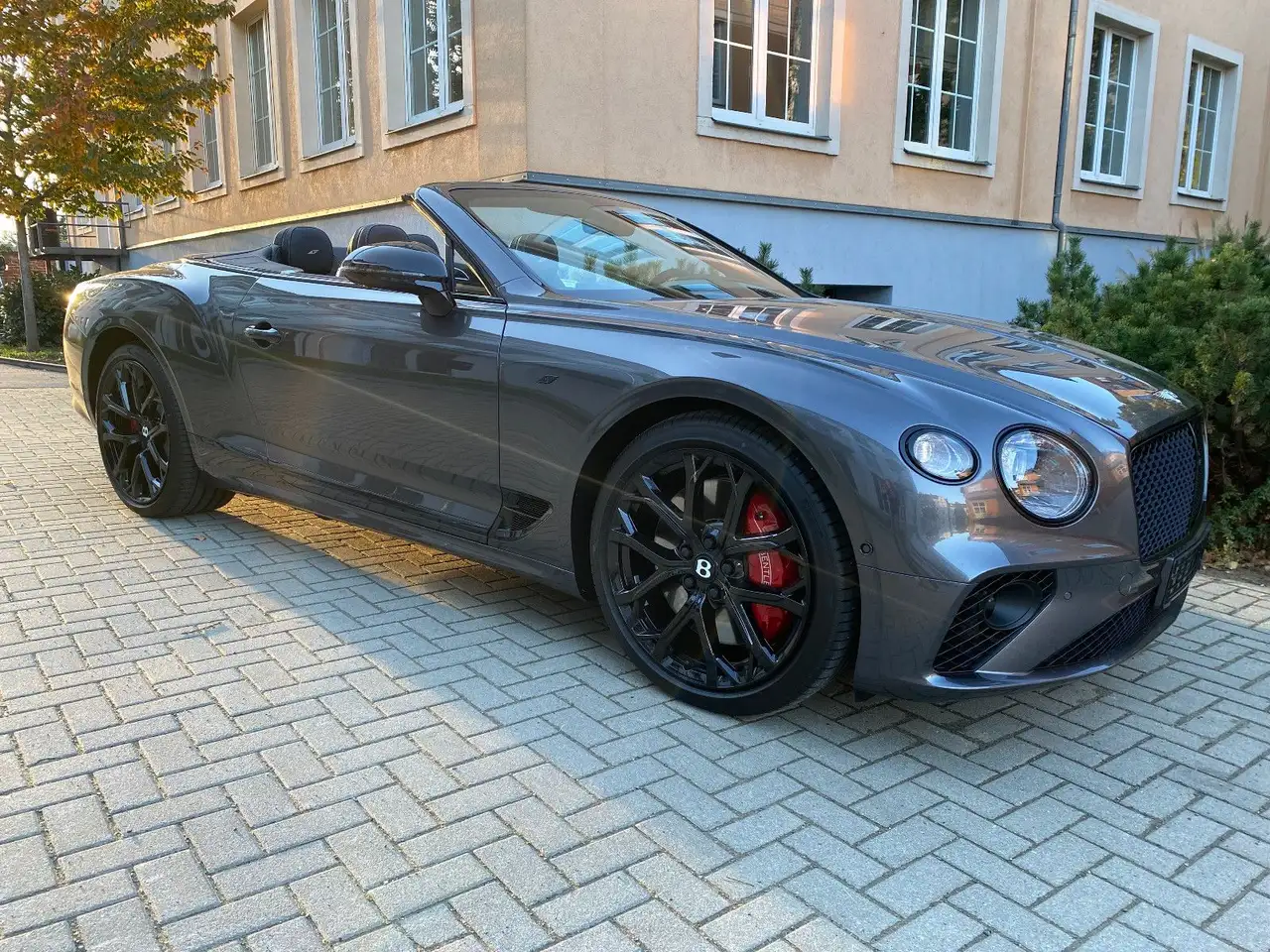 Bentley Continental GTC 2024
