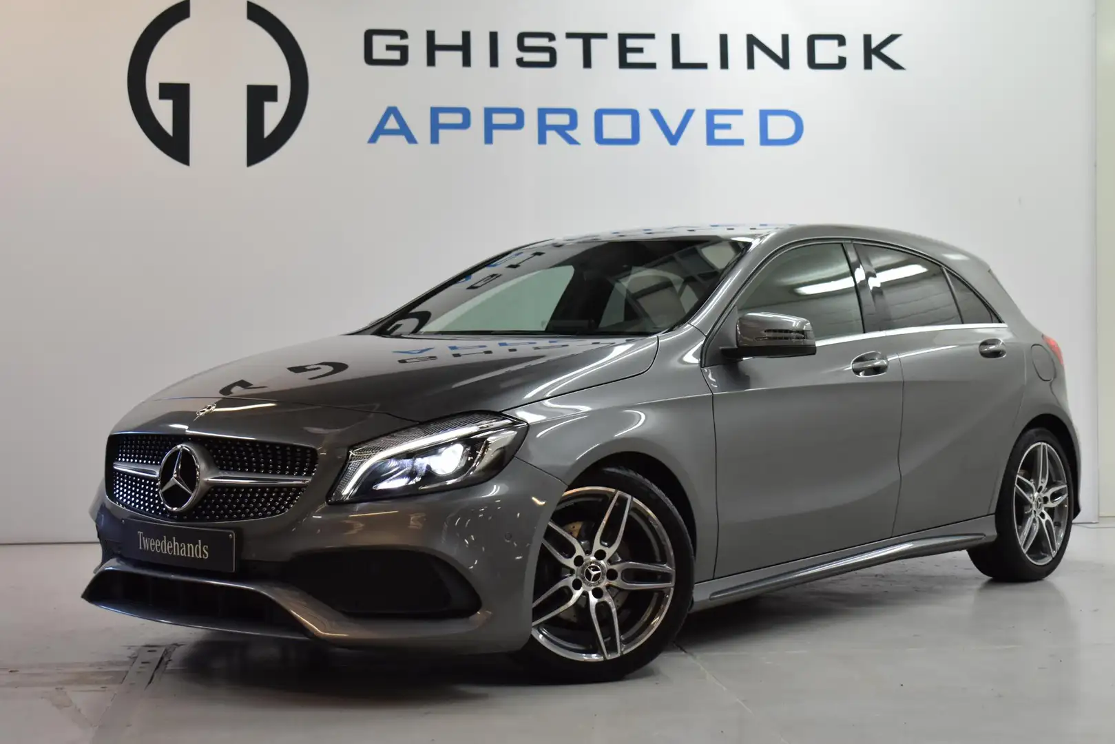 Mercedes-Benz A 180 A AMG Line Grau - 2