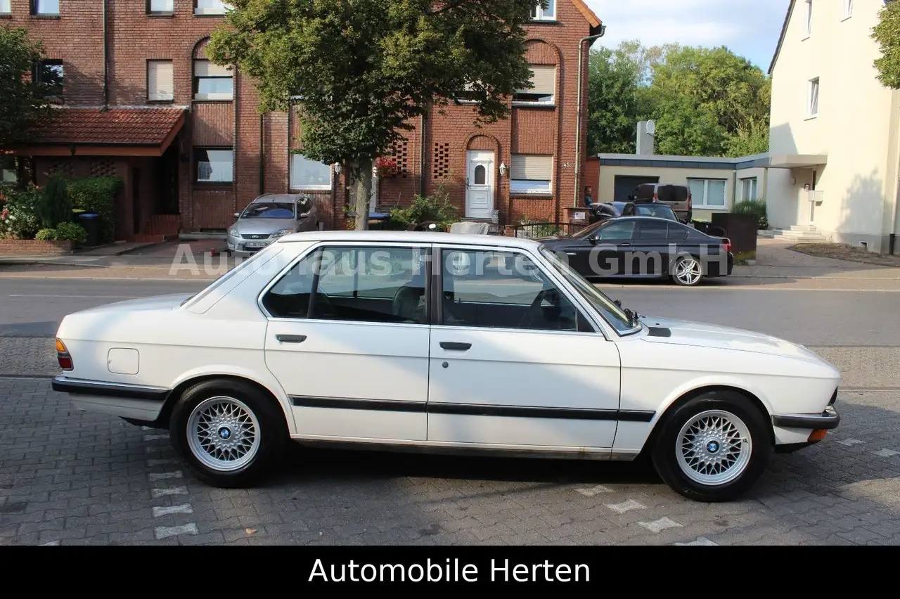 BMW 520 i E28*LIMO*TÜV NEU*H-ZULASSUNG*SCHALTER*TOP*, foto 8
