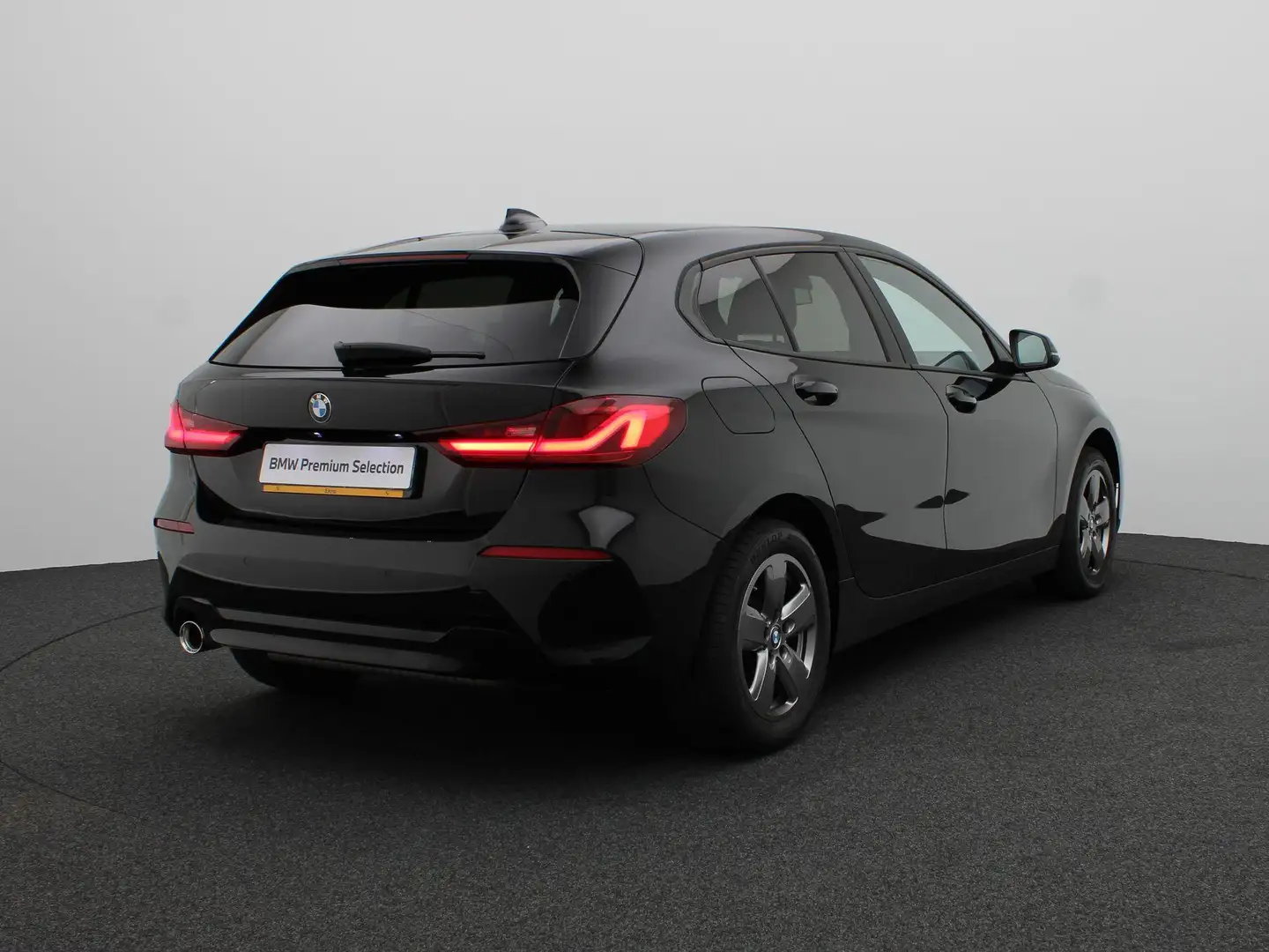 BMW 118 1 Serie 5-deurs 118i Executive Edition | PDC | 16" Noir - 2