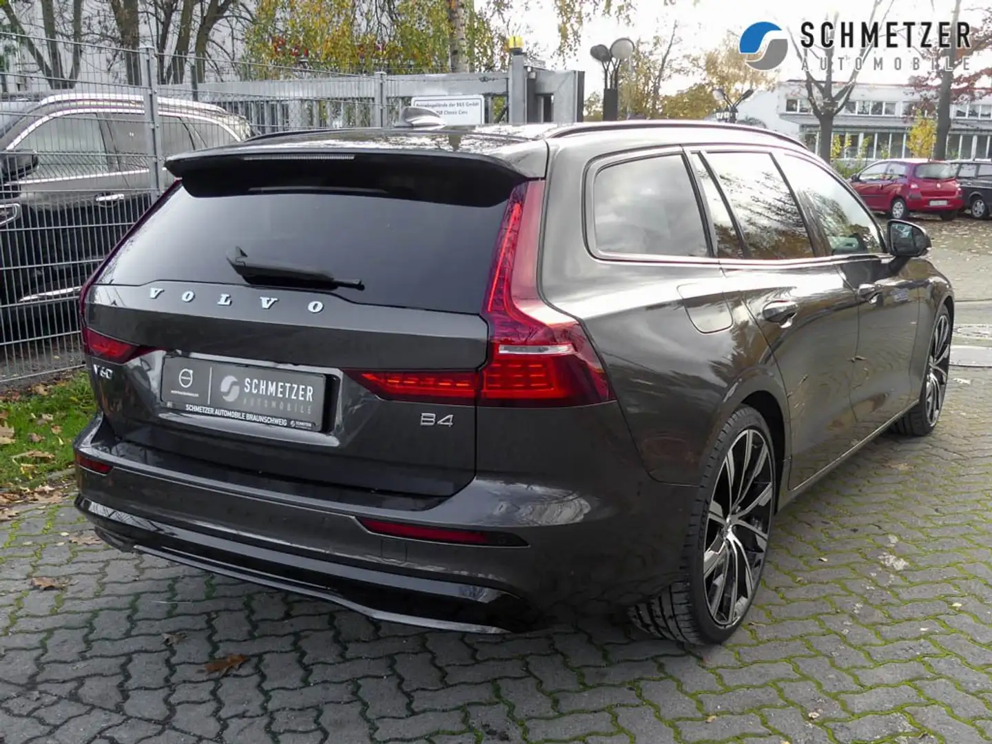 Volvo V60 +B4+Ultimate Dark+Standhz+Head Up+PDCv/h+Pano Grau - 2