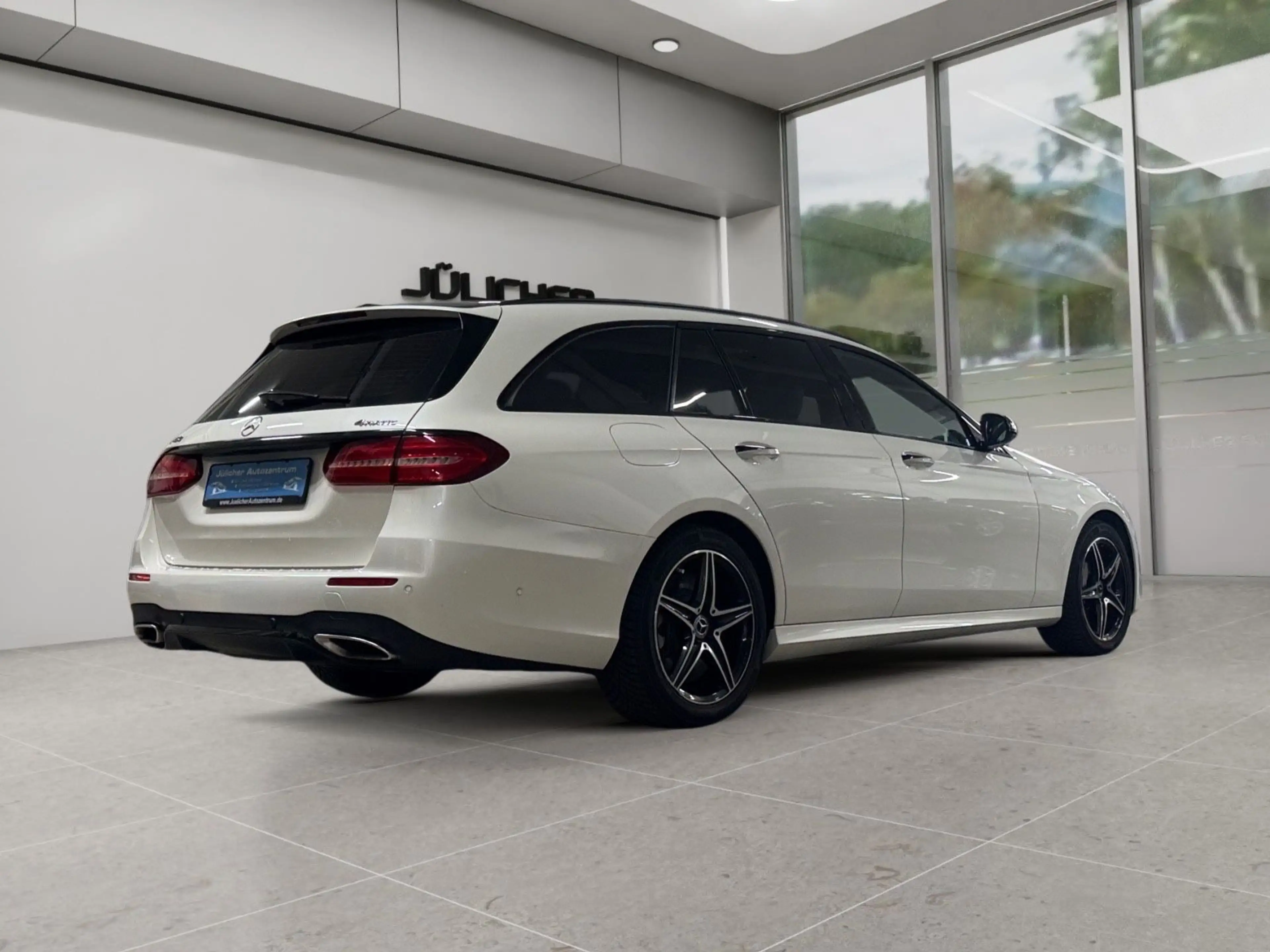 Mercedes-Benz E 450 4Matic Amg, Insp. Neu, 7-Sitzer — photo 3