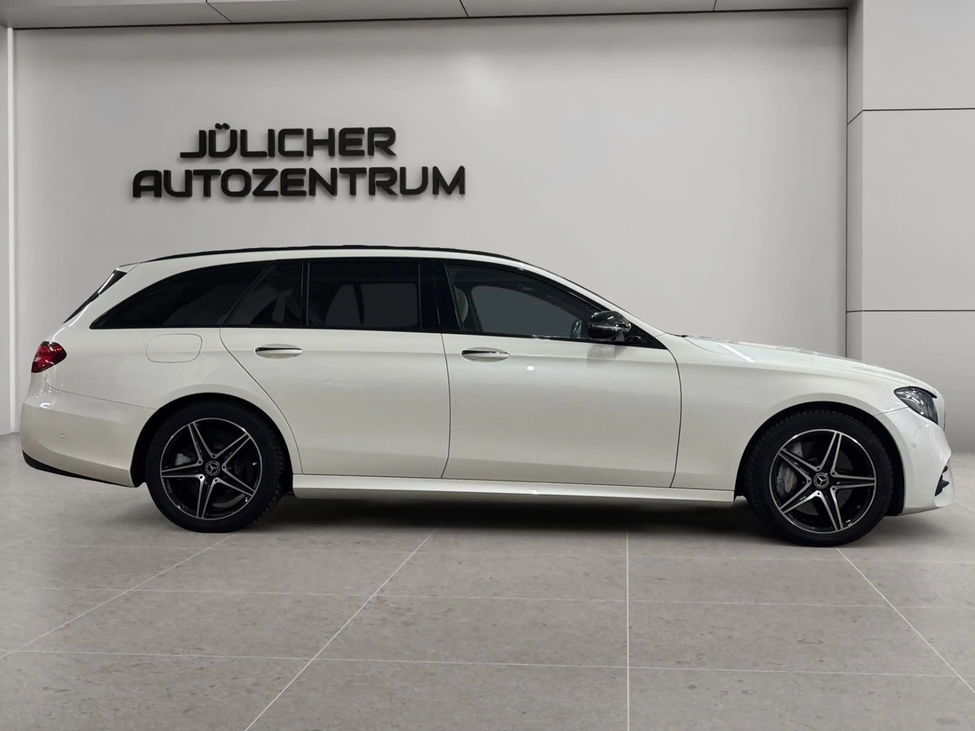 Mercedes-Benz E 450 4Matic Amg, Insp. Neu, 7-Sitzer — photo 2