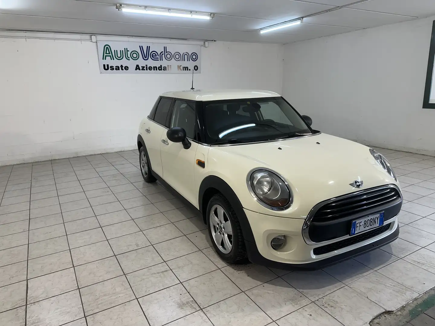 MINI One Mini IV F55-F56 2014 1.2 75cv 5p Beige - 1